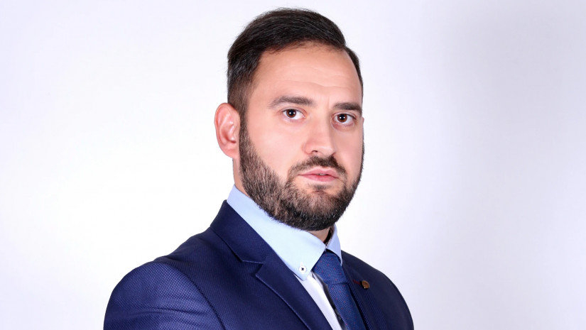 დემოკრატიული ცვლილებების ცენტრის ხელმძღვანელი დავით ჩიხელიძე Pia.ge