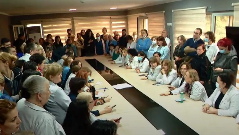 რესპუბლიკურ საავადმყოფოში პროტესტი გრძელდება