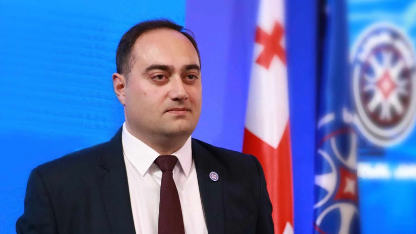 „ხალხის ძალის“ წევრი 